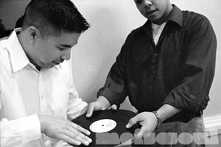 DJ Rod1 Air Scratching